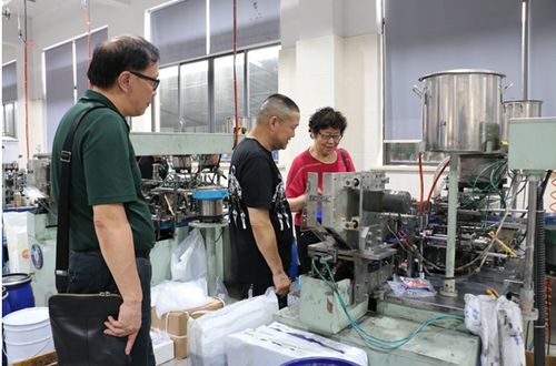 中國(guó)制筆協(xié)會(huì)領(lǐng)導(dǎo)深入桐廬企業(yè)調(diào)研，助力產(chǎn)業(yè)轉(zhuǎn)型升級(jí)與市場(chǎng)拓展